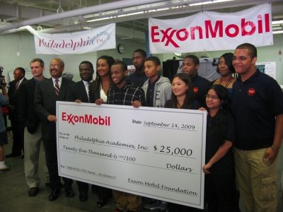 Members of the team with Foundation President McElvy, Congressman Chaka Fattah, Philadelphia Academies CEO Lisa Nutter, and West Philadelphia High Principal Saliyah Cruz